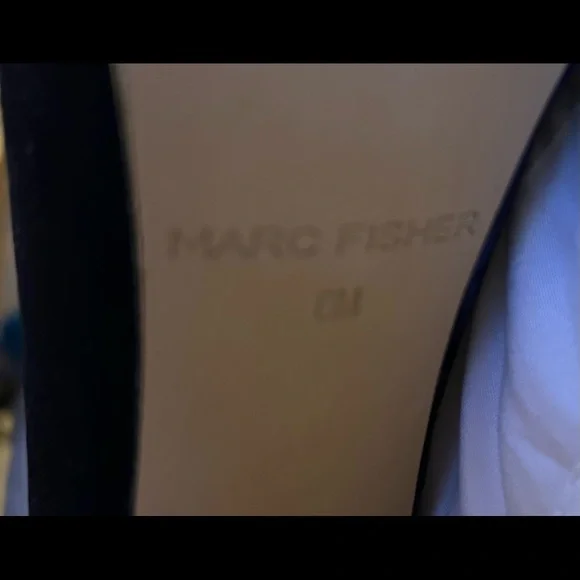 Womens Marc Fisher velvet pumps, NAVY, sz 6 - Picture 2 of 4